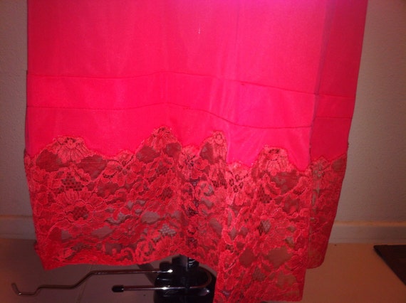 Vintage 1950s Lipstick Red nylon and lace slip Pi… - image 4