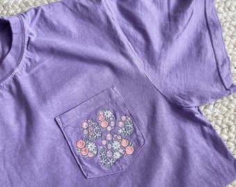 Floral Paw Print Comfort Colors Pocket Tee | Dog Mom T-Shirt | Cat Mom T-Shirt | Mother's Day Gift | Fur Mama | Floral Embroidery