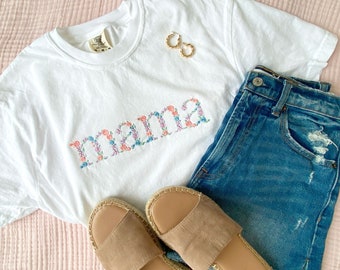 Frühlings-Blumen-Mama bestickte Komfort-Farben-T-Shirt | Muttertagsgeschenk | Benutzerdefinierte Mama T-Shirt | Neue Mom Geschenk | Geschenk für Mama | Süßes T-Shirt für Mama