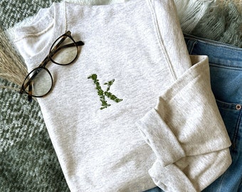 Embroidered Floral Initial Crewneck Sweatshirt ,Cute Custom Fall Sweatshirt, Pretty and Cozy Embroidered Fall Vibes Sweatshirt GEMMA