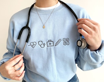 Krankenschwester niedlich Symbol Gemma Rundhals-Sweatshirt | Personalisiertes Geschenk für Krankenschwester Studenten | Fleece-Sweatshirt mit Rundhalsausschnitt | Nurse Week Geschenk | RN Top