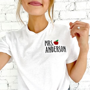 Personalized Teacher Tee | Mini Apple Short Sleeve Crewneck Tee