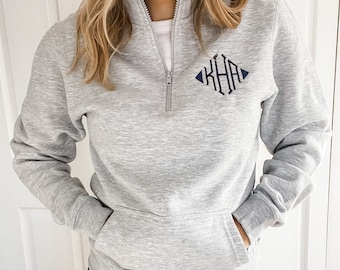 Pull monogrammé avec poche sur le devant | Sweat-shirt personnalisé avec fermeture éclair sur un quart | Monogramme Popover Bennett