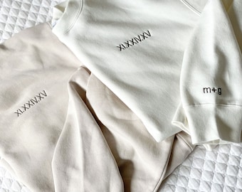 Conjunto de sudadera con números romanos bordados y fecha: regalo personalizado para aniversario de pareja