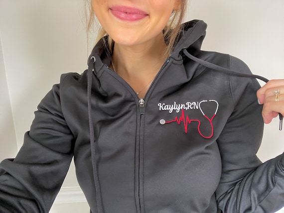 Monogramado Enfermera con capucha Chaqueta con cremallera | Etsy España