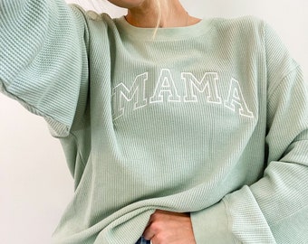 Sweatshirt ras du cou maman en tricot gaufré | Sweatshirt brodé maman | Sweatshirt ras du cou familial | Faire-part de grossesse | Cadeau pour la famille