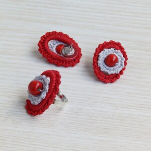 Crochet Red Gray Fiber Ellipse Ring and Stud Earrings Wooden Beads, Crochet Textile Jewelry Set image 4
