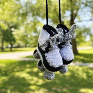 Handcrafted Mini Roller Skates with Stopper Crochet Car Rearview Mirror Hanging Charm zdjęcie 4