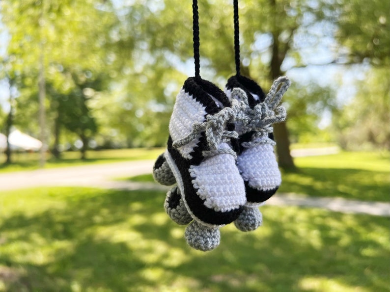 Handcrafted Mini Roller Skates with Stopper Crochet Car Rearview Mirror Hanging Charm zdjęcie 4