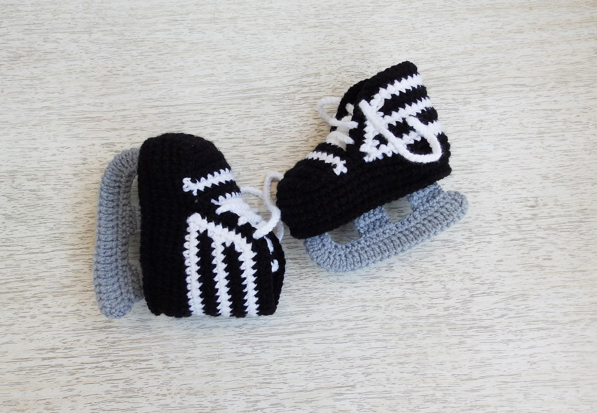 Crochet Baby Ice Hockey Skates Booties Shoes Baby Hockey Photoshoot Outfit Crochet Ice Skates Black Booties