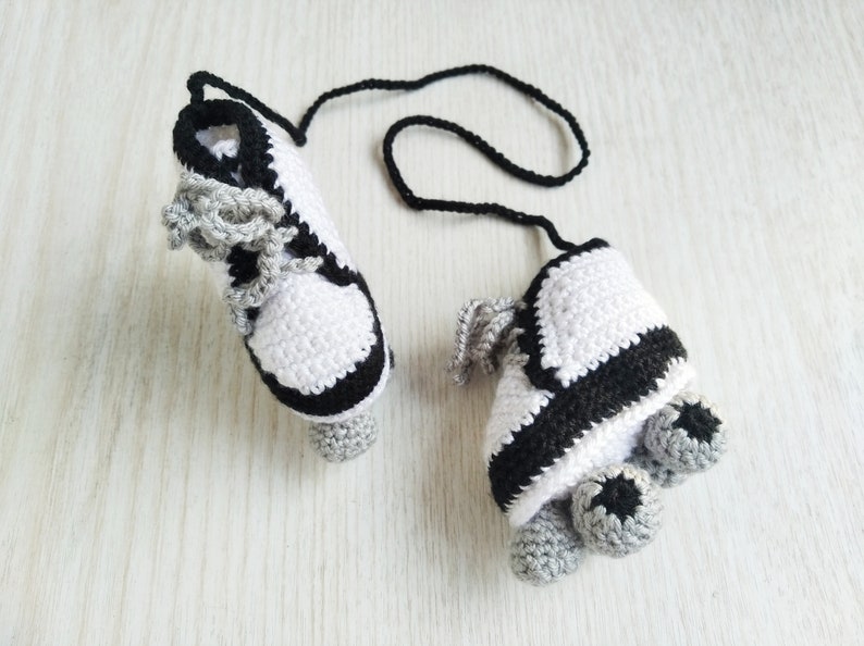 Handcrafted Mini Roller Skates with Stopper Crochet Car Rearview Mirror Hanging Charm zdjęcie 8