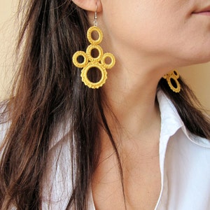 Boucles d&#39;oreilles pendantes au crochet en fibre jaune, bijoux textiles faits main au crochet