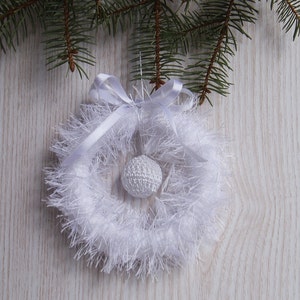 Crochet White Christmas Wreath Home Decor Ornament, Crochet Wedding Wreath, Handmade Holidays Decoration