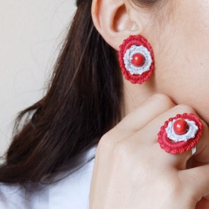 Crochet Red Gray Fiber Ellipse Ring and Stud Earrings Wooden Beads, Crochet Textile Jewelry Set image 2