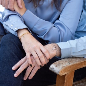 Pulsera con letras iniciales de la A a la Z para parejas, juego de pulseras a juego para parejas, juego de pulseras de cadena de acero inoxidable, pulsera elegante para parejas, juego TM