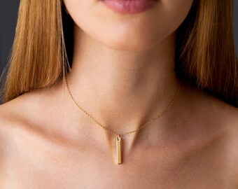 Collana geometrica in oro, ciondolo geometrico in oro, collana delicata, collana minimal, gioielli minimalisti, collana classica