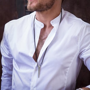 メンズロングチェーンネックレス、丈夫なステンレススチールネックレス、メンズモダンジュエリー、男性用ユニークなペンダントネックレス、幾何学的なペンダントネックレス