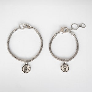 Juego de pulseras de plata con letras iniciales de la A a la Z para parejas, juego de pulseras a juego, pulsera moderna para parejas, juego de pulseras "Chelsea"