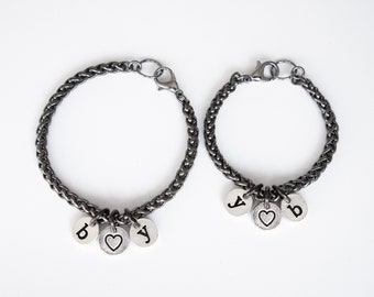 Lot de 2 bracelets pour couple, bracelet avec pendentif initiale personnalisé, cadeau personnalisé pour partenaires assortis, ensemble pour elle et lui, bracelet à pendentif coeur se