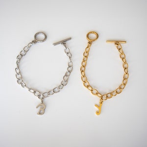 Pulsera con letras iniciales de la A a la Z para parejas, juego de pulseras a juego para parejas, pulsera de estilo moderno para parejas, juego de pulseras de cadena de acero inoxidable.