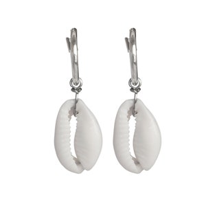 Pendientes de aro diminuto Pendientes de concha de cowrie Pendientes SeaShell Aros de plata Aros minimalistas Pendientes de plata Aros delicados Concha imagen 8