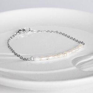 Freshwater Pearl bracelet - Delicate pearl bracelet - Pearl Bar Bracelet - Pearl bracelet for bride, Pearl bead bracelet, Valentine Day Gift