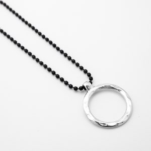 Männer Halskette, Männer schwarze Halskette, Männer Kreis Halskette, Männer Schmuck, Männer Geschenk, Freundgeschenk, Mann Geschenk, Geschenk für Papa, Valentinstag