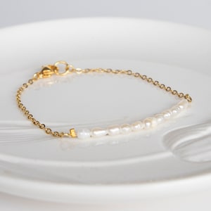 Delicate pearl bracelet - Pearl Bar Bracelet - Freshwater Pearl bracelet, Pearl bracelet for bride, Pearl bead bracelet, Valentine Day Gift