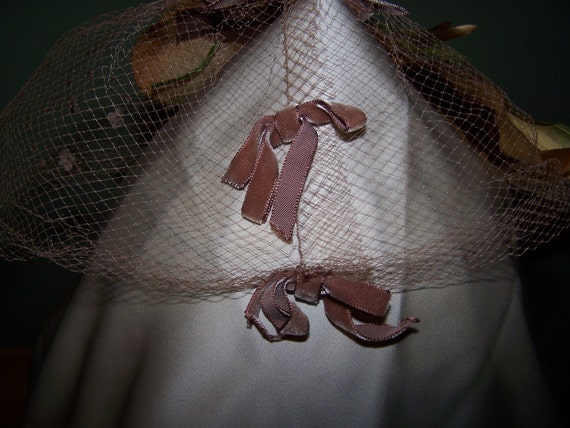 Toast colored Netting Hat with Autumn Leaves and … - image 5