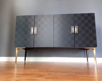 Credenza Cheska Record Cabinet nera e dorata