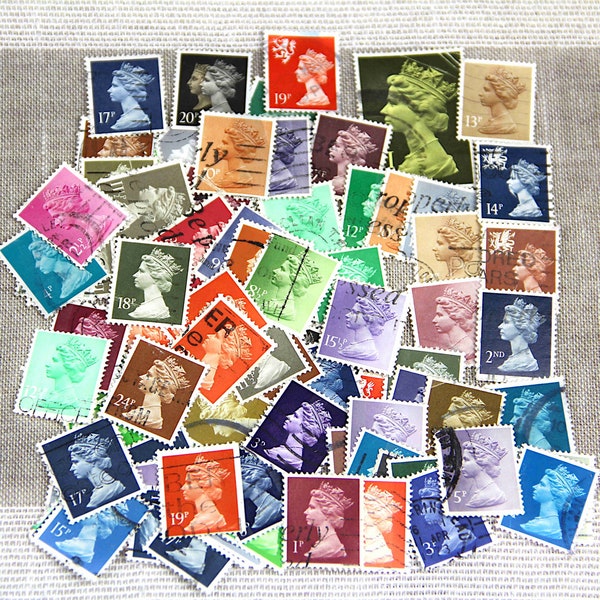 Sets von 100 Queen Elizabeth Briefmarken, verschiedene Farben British Machin Briefmarken