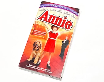 Annie VHS - Endearing Musical Comedy - Cult Classic Film - Pre-owned - Very Good Condition