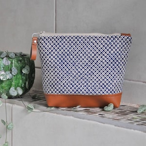 Cosmetic Bag Make up Bag Make up Organiser Leather Pouch Cosmetic Pouch Zipped Pouch Make up Pouch Recycled Leather Shibori Bag Brush Holder