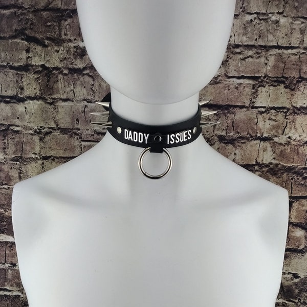 Choker genuine leather - Choker collar black leather choker with metal letters DADDY ISSUES and O ring