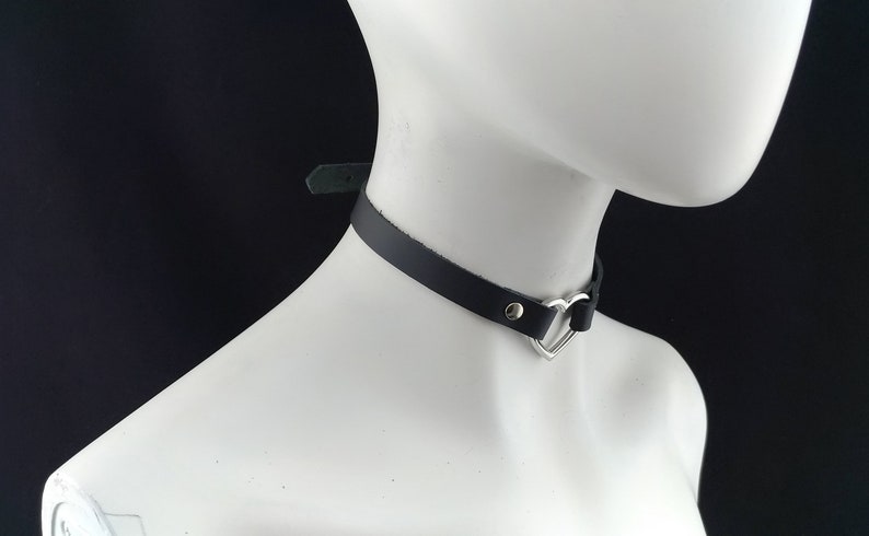 Heart choker genuine leather choker collar black leather heart choker with silver heart ring image 4