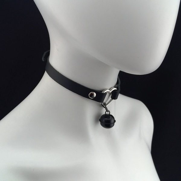 Ras de cou en cuir véritable - Collier ras de cou en cuir noir, bague coeur et grelots noirs