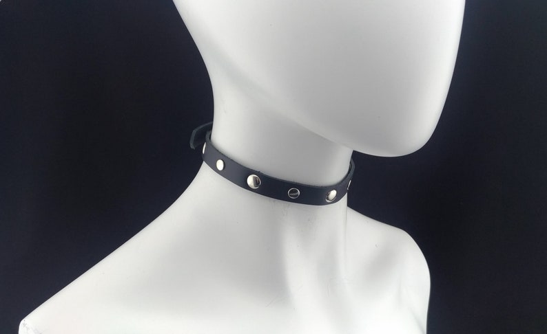 Delicate choker genuine leather Small fashion choker collar black leather with small and big silver rivets