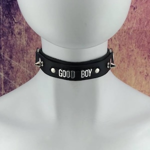 Gargantilla de Cuero Genuino - Gargantilla Collar Gargantilla de Cuero Negro con letras de metal GOOD BOY II