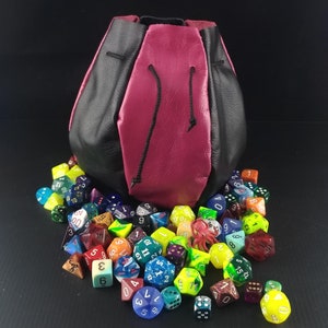 Ręcznie wykonana skórzana torba na kości - Pear Dice Pouch w kolorze czarnym i różowym