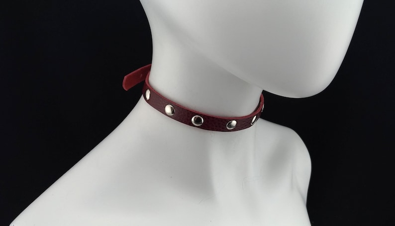 Delicate choker genuine leather Small fashion choker collar red leather with big silver rivets