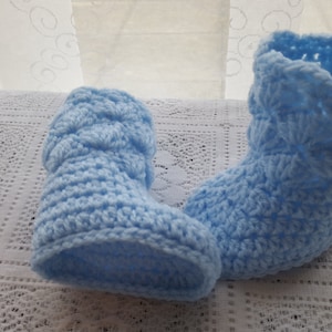 Häkelanleitung für Babystiefelchen aus Muschel Tjc13