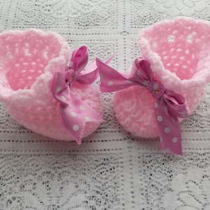 Crochet  baby booties for 0-3months patterns