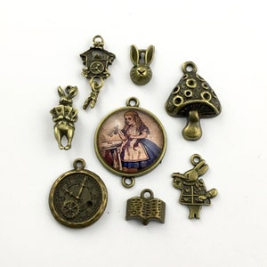 8 Alice in wonderland charms collection bronze tone, including 1 glass pendant ENS B 031 image 1