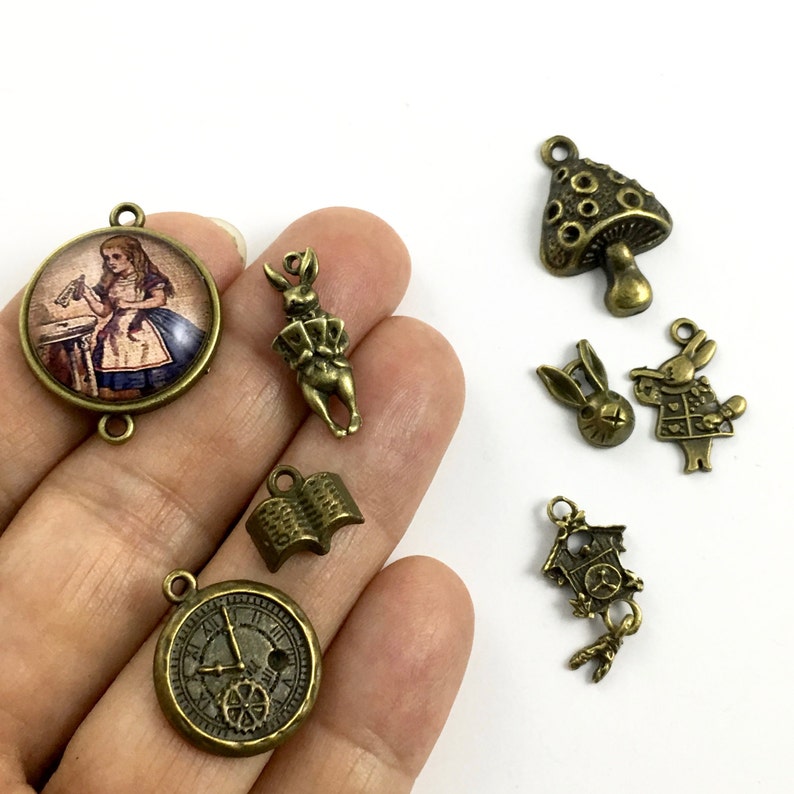 8 Alice in wonderland charms collection bronze tone, including 1 glass pendant ENS B 031 image 2