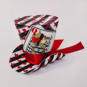 Queen of Hearts Top Hat, 3.5" tall Alice in Wonderland Character Top Hat, Birthday, Showers, Tea Party Hat, Favor, Cake Topper