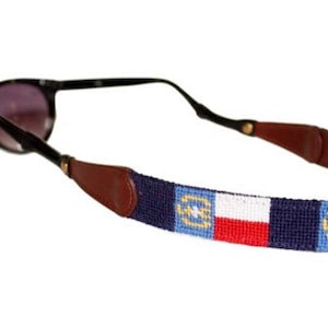 Correas para gafas de sol bordadas con la bandera de Carolina del Norte