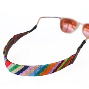 Correas para gafas de sol con bordado de arcoíris