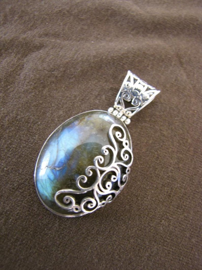 Oval Sterling Silver Spirals Labradorite Pendant