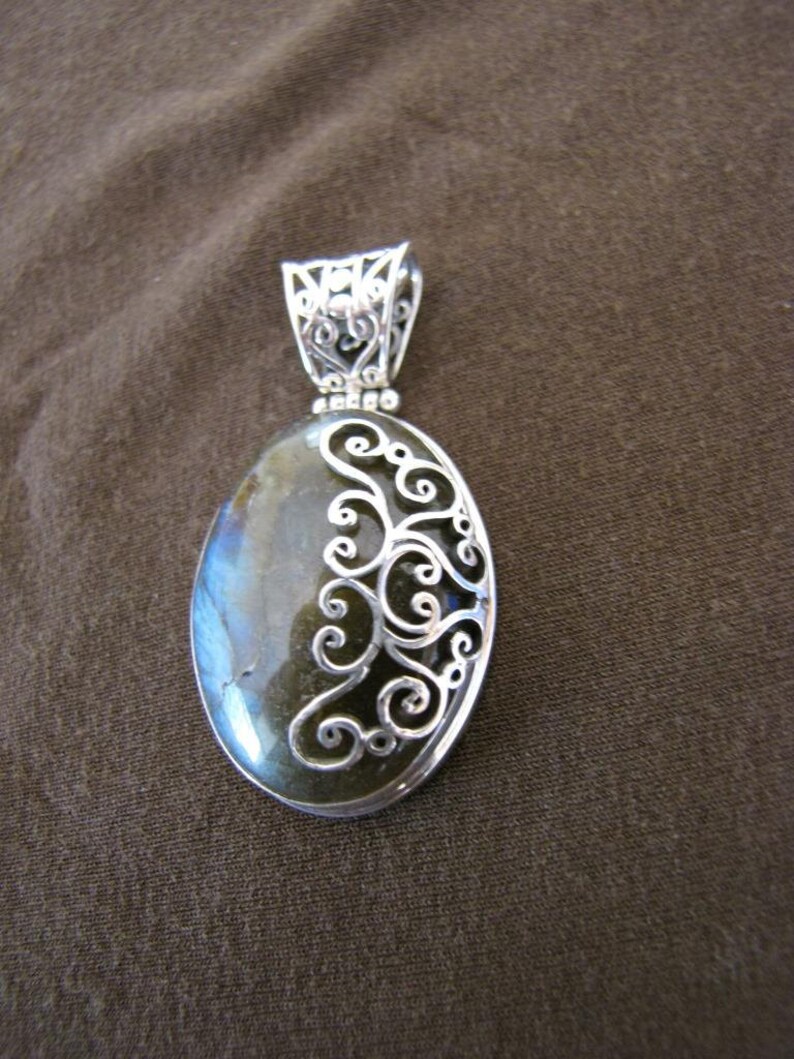 Oval Sterling Silver Spirals Labradorite Pendant