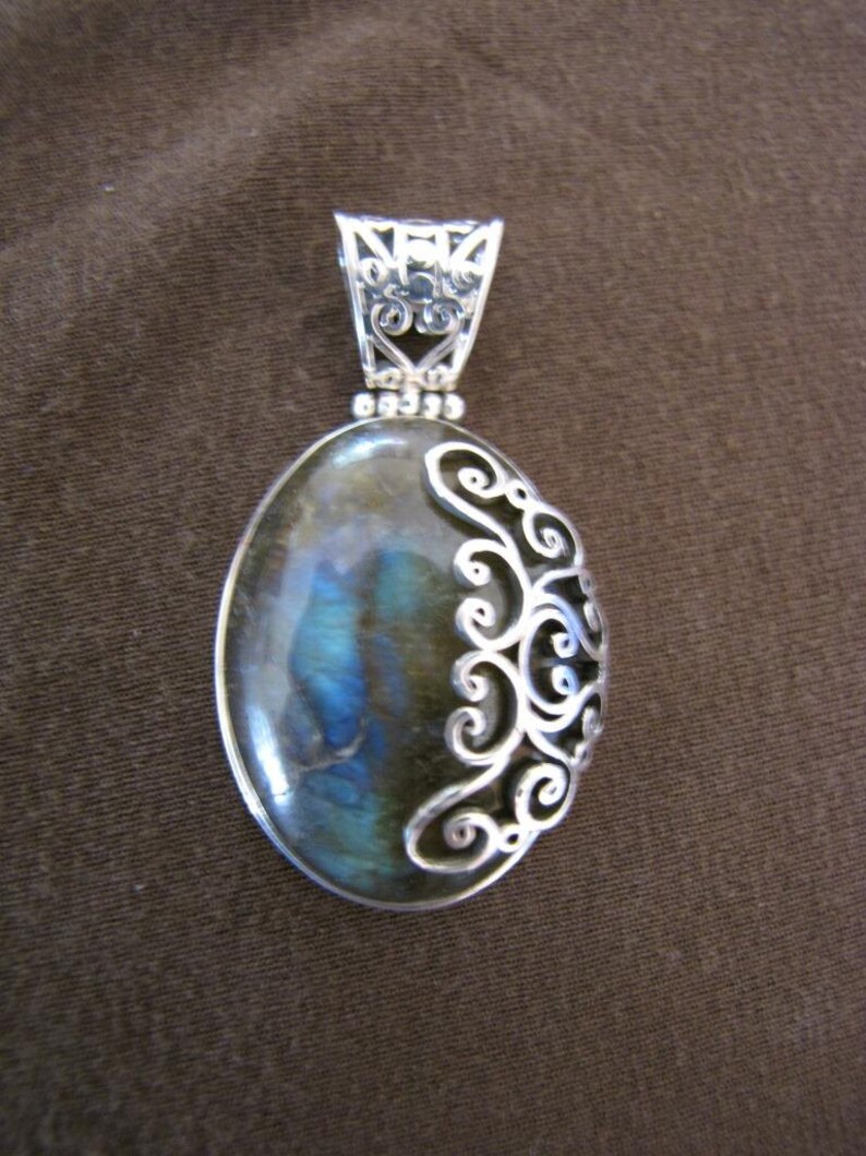 Oval Sterling Silver Spirals Labradorite Pendant